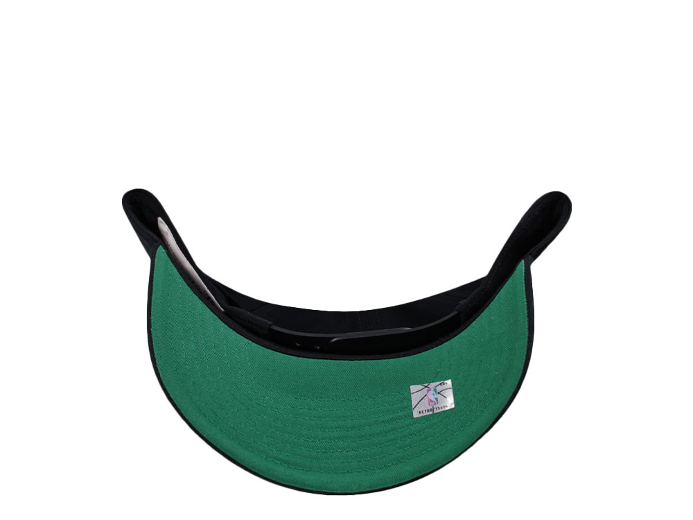 Mitchell & Ness Milwaukee Bucks Black Pro Pinch Fit Snapback Cap