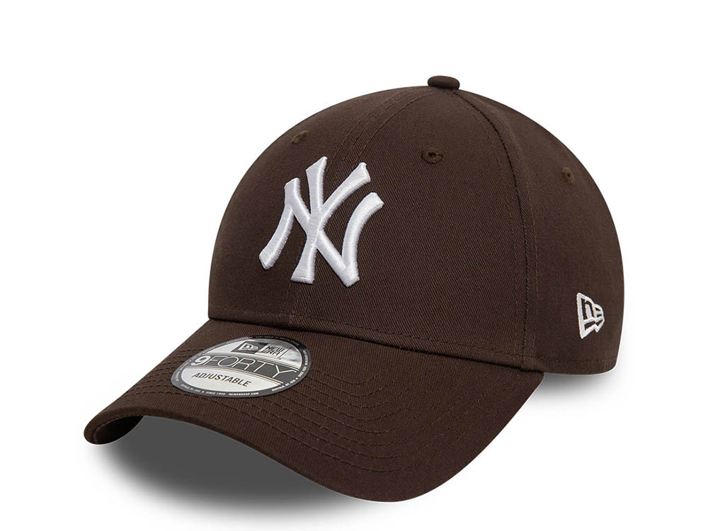 New Era New York Yankees League Essential Dark Brown 9Forty Strapback Cap